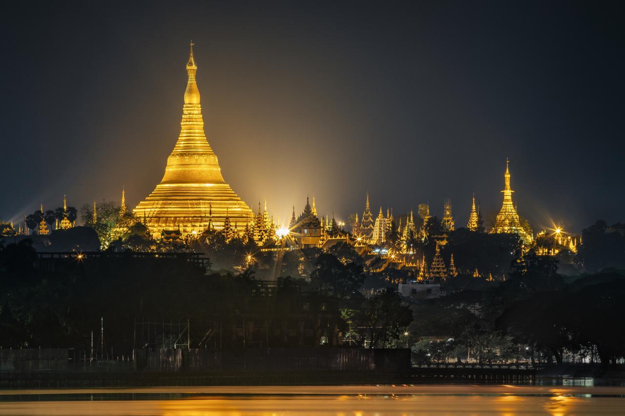 Готель Yangon Excelsior Екстер'єр фото